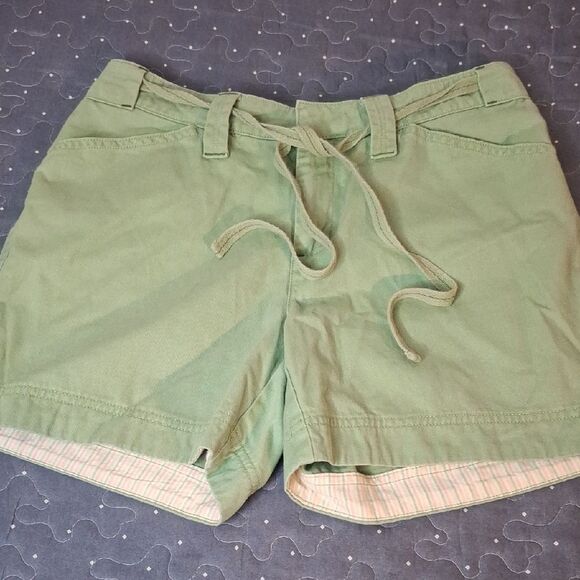 Natural Reflections Green Women's Shorts size 2 - Picture 1 of 5